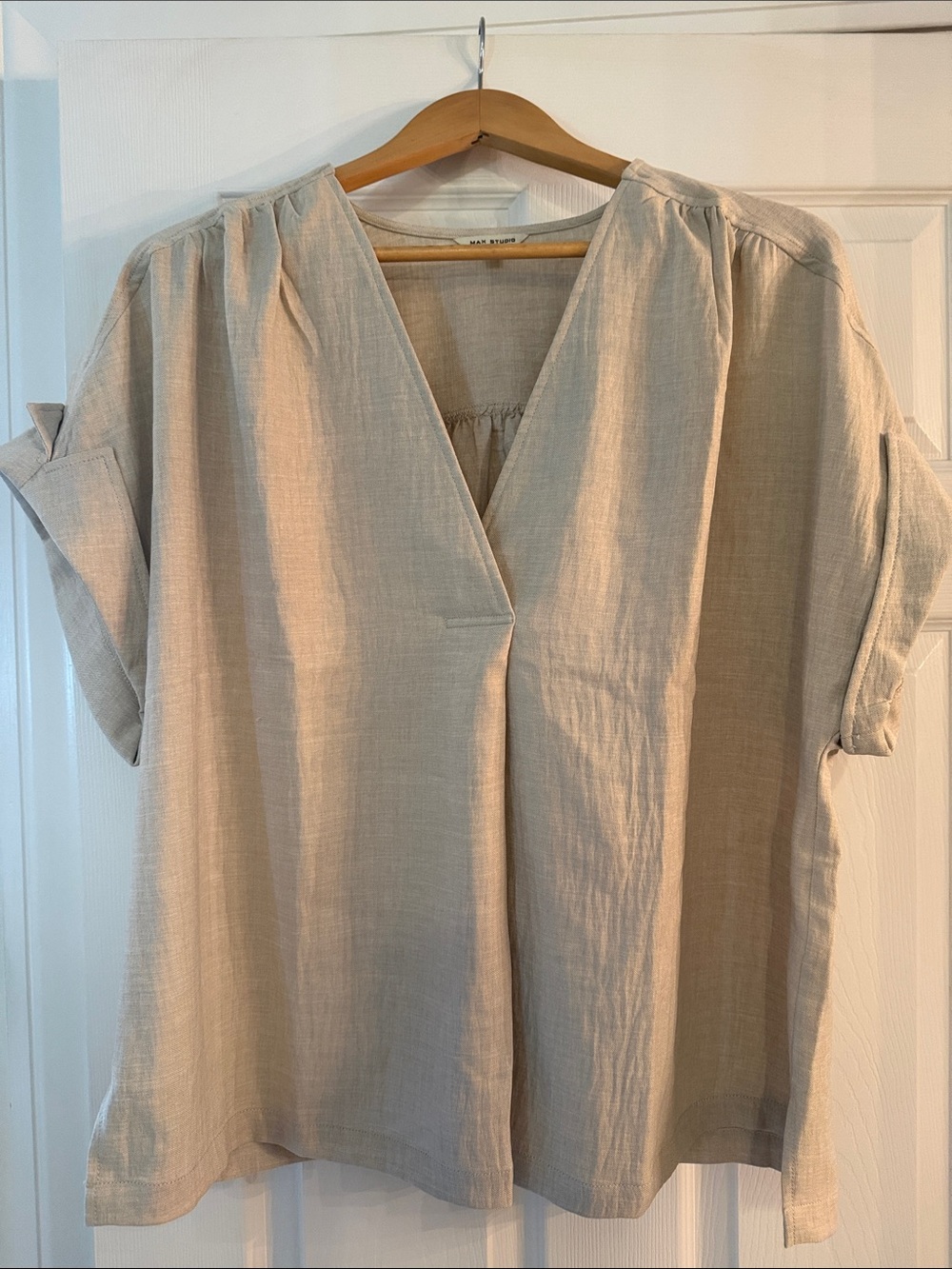 Max Studio Light Beige V-Neck Short Sleeve Blouse